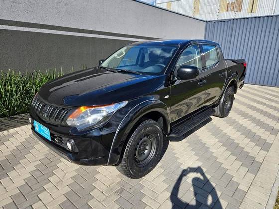 MITSUBISHI L200 TRITON 2.4 16V TURBO DIESEL GL CD 4X4 MANUAL MITSUBISHI L200 TRITON 2.4 16V TURBO DIESEL GL CD 4X4 MANUAL